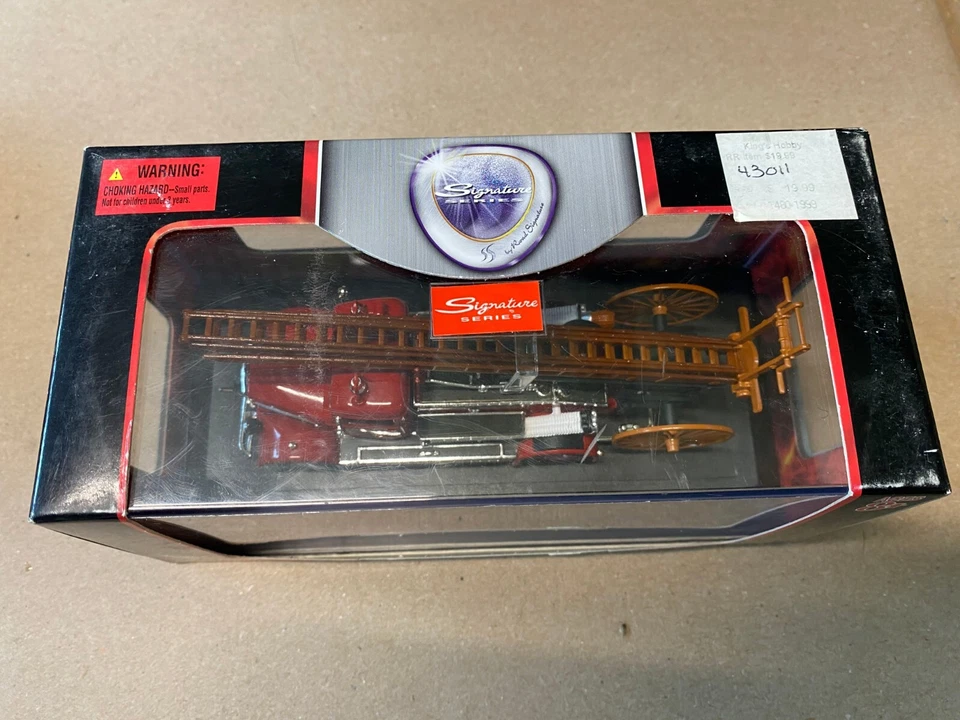 Road Signature 1938 Dennis Light Four Fire Truck 1:43 Scale Diecast, Red - Image 2 of 2