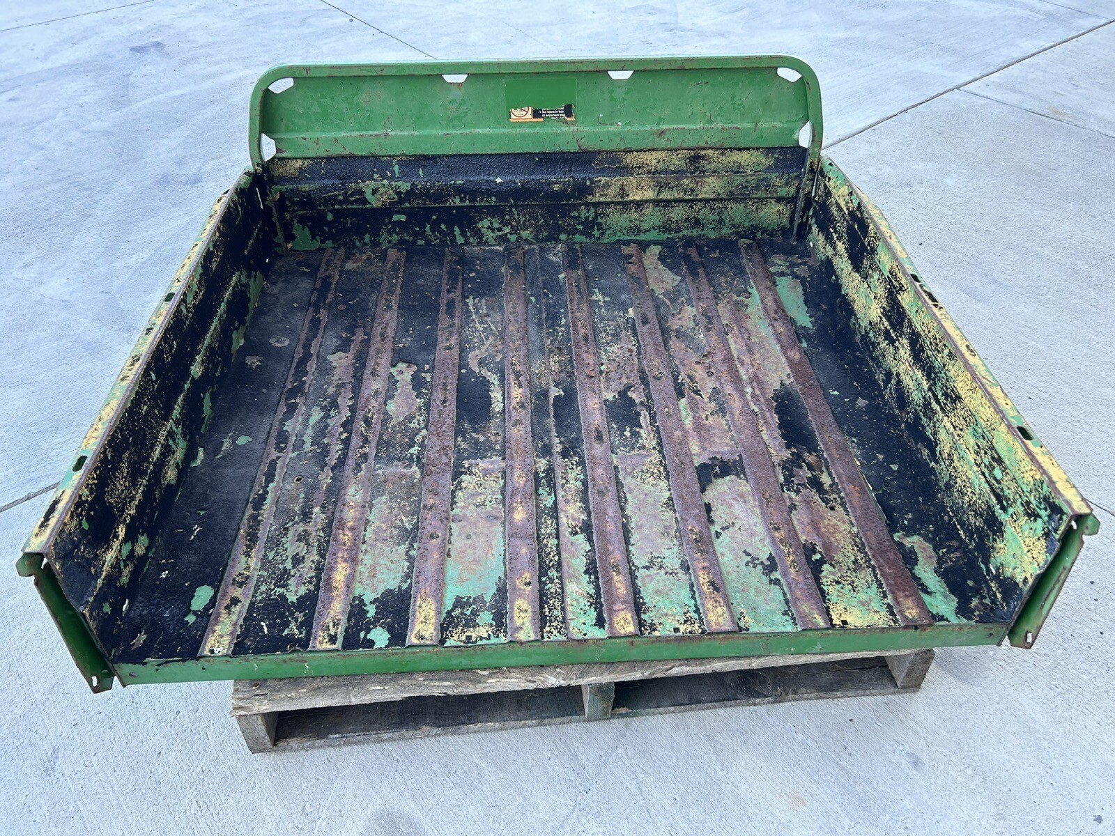 JOHN DEERE GATOR BED 4x2 CARGO BOX AM117067 VGA12062 eBay