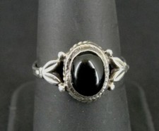 Ring Silver Black Onyx Stone Oval Side Leaves Sterling 925 Size 7.5 Band