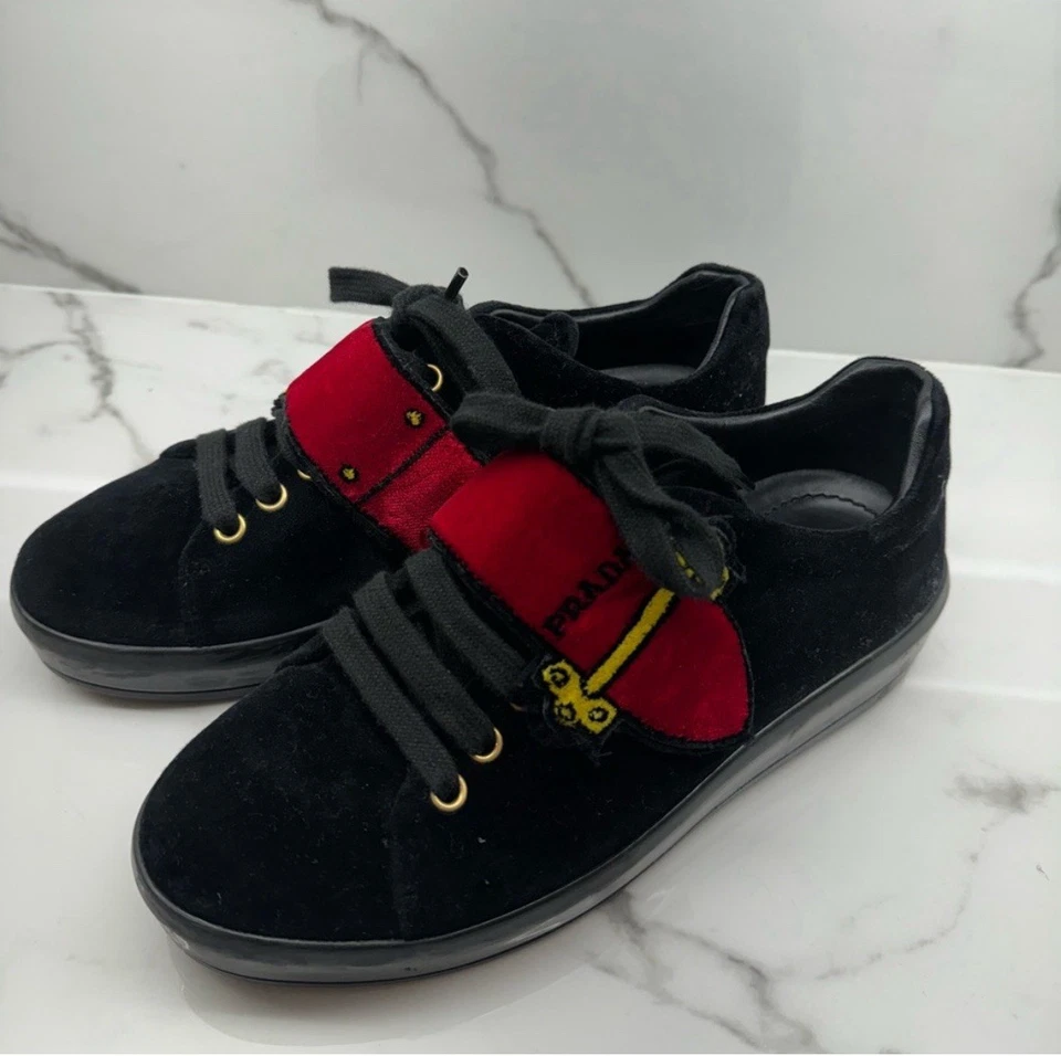 Auténticas zapatillas de terciopelo PRADA buen estado talla 36 EE. UU. talla 6 para mujer Foto 4 de 4