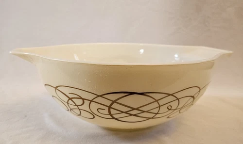 Vintage Pyrex Golden Scroll #444 Cinderella Chip & Dip Bowl 10.5” 4 Quart