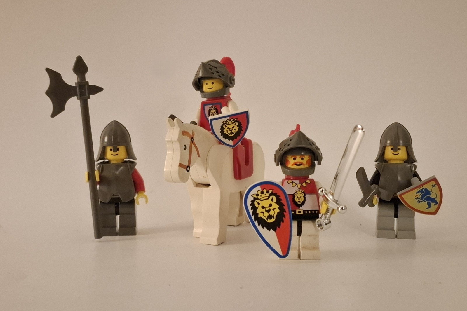 LEGO® Löwenritter Lion Knights Castle Konvolut 4 Löwen-Ritter mit Pferd