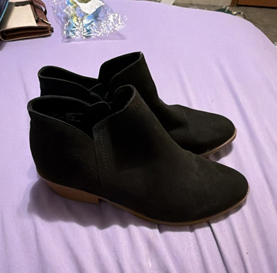 Women s Black Ankle Booties Faux Suede Round Toe Side Zip Zipper Accent Sz 8