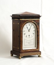 Eine Miniatur Palisander Bibliotheksuhr, um 1830, von Thwaites & Reed, London, 9" hoch