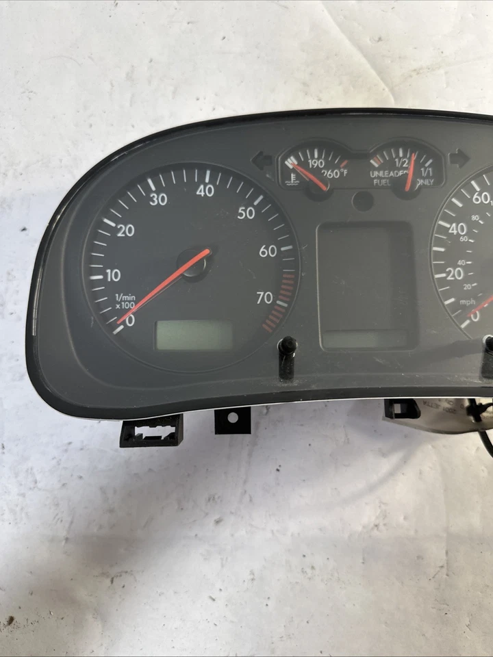 Speedometer Cluster Fits 2001 VOLKSWAGEN JETTA OEM GG2 Foto 2 de 4