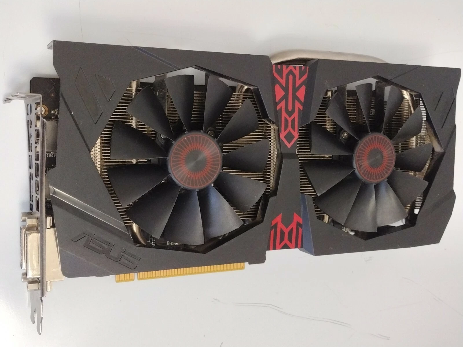 ASUS Radeon R9 285 - Thumbnail 3