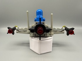 LEGO 6824 Classic Space Space Dart I  Vintage 1984 with Blue Spaceman Minifigure