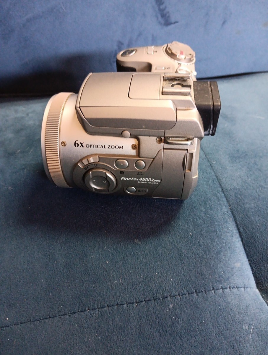 Fujifilm FinePix 4900Z 2.4MP Digital Camera w/6x Optical Zoom