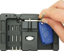 Etau de fixation et 4 chasse goupille pour intervention sur coques de clé plip