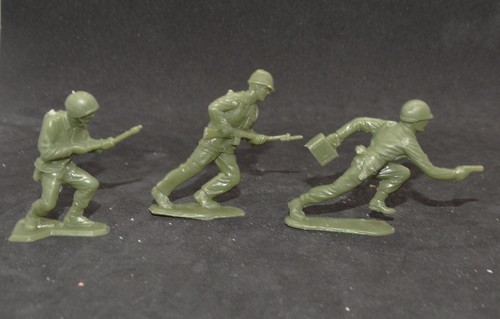 Lot of Vintage Marx German American Army men US WWII 1/32 Toy Soldiers Plastic - Picture 6 of 8
