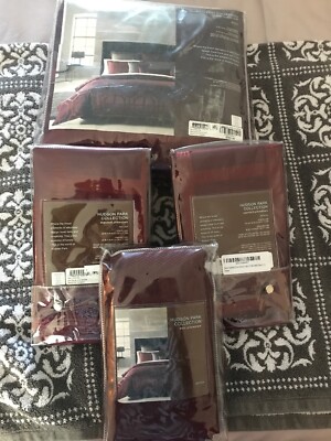 8Pc Hudson Park Artesia F/QUEEN  Coverlet+ Duvet Cover+ 4 Shams+ 2 Curtains, NEW