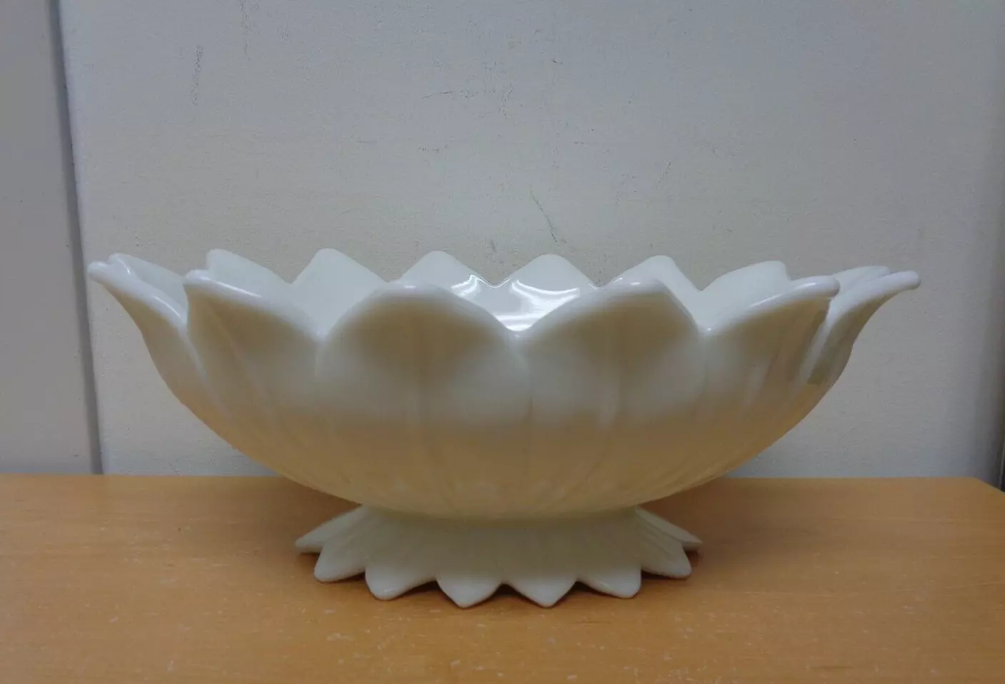 Vintage Westmoreland White Milk Glass Lotus Footed Oval Fruit Bowl 11.5” L