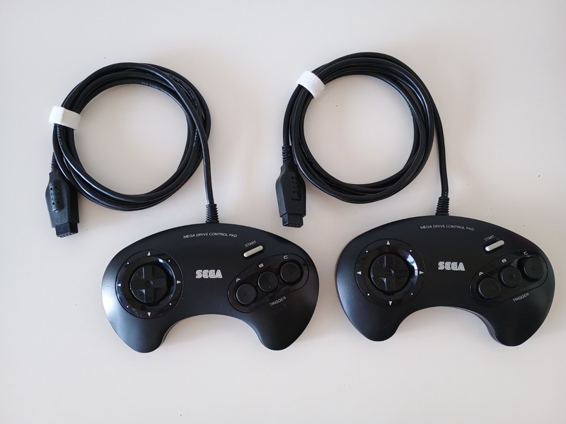 2 x SEGA Mega Drive 3 Button Controllers (1650-50)