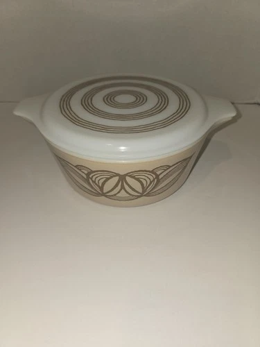 Vintage Pyrex "Brown Onion" or "Raffia" Cinderella Casserole with Lid # 475-B