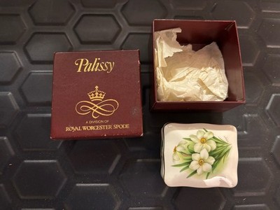 Palissy Royal Worcester Vintage Floral Bone China Box 4L