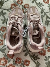 REEBOK Pink White Mesh Suede Low Top Athletic Sneakers Running