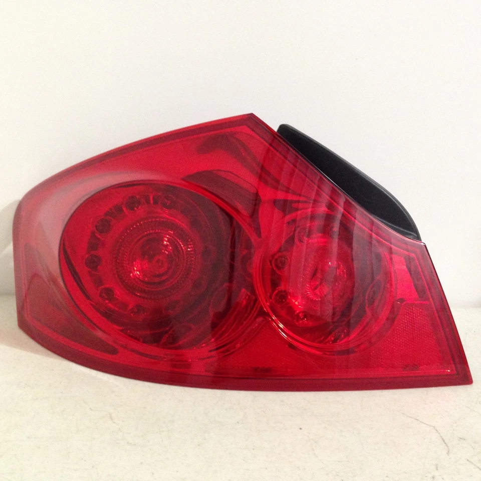 Luz trasera izquierda Infiniti G25 G35 G37/2015 Q40 2007-2013 OEM perfecta Foto 2 de 4