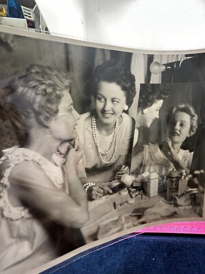 1950s Two Women Putting On Makeup Face Girls Vanity Vintage PHOTO Mirror