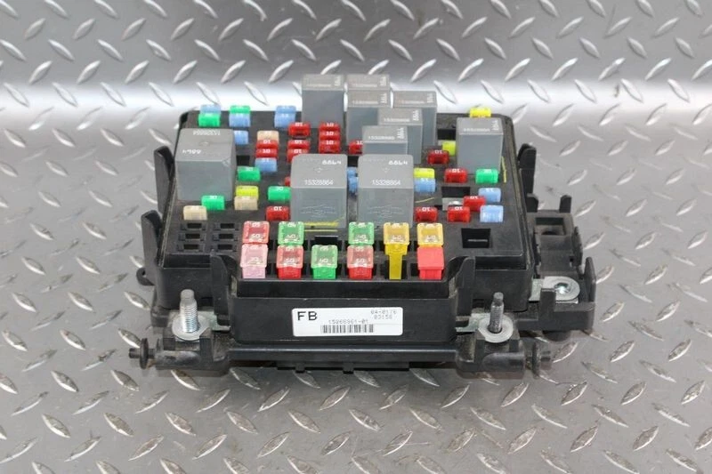 2003-2005 Chevy Silverado 1500 Pickup Engine Fuse Box with Warranty - Изображение 2 из 4