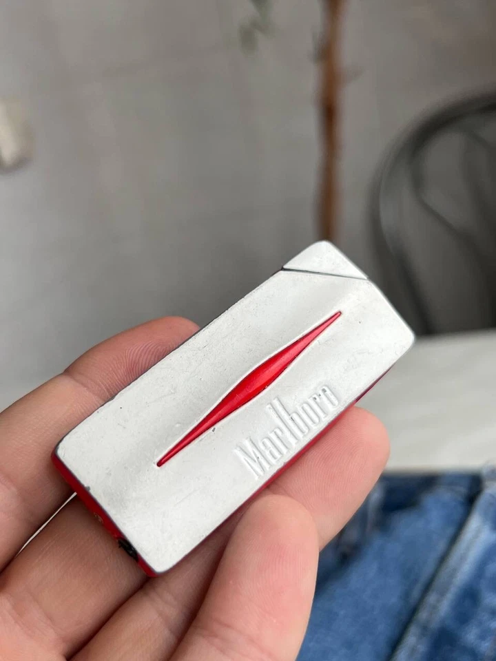 90s Vintage MARLBORO CIGARETTES METAL LIGHTER Geometric Steel Metal White Y2K - Image 4 of 4