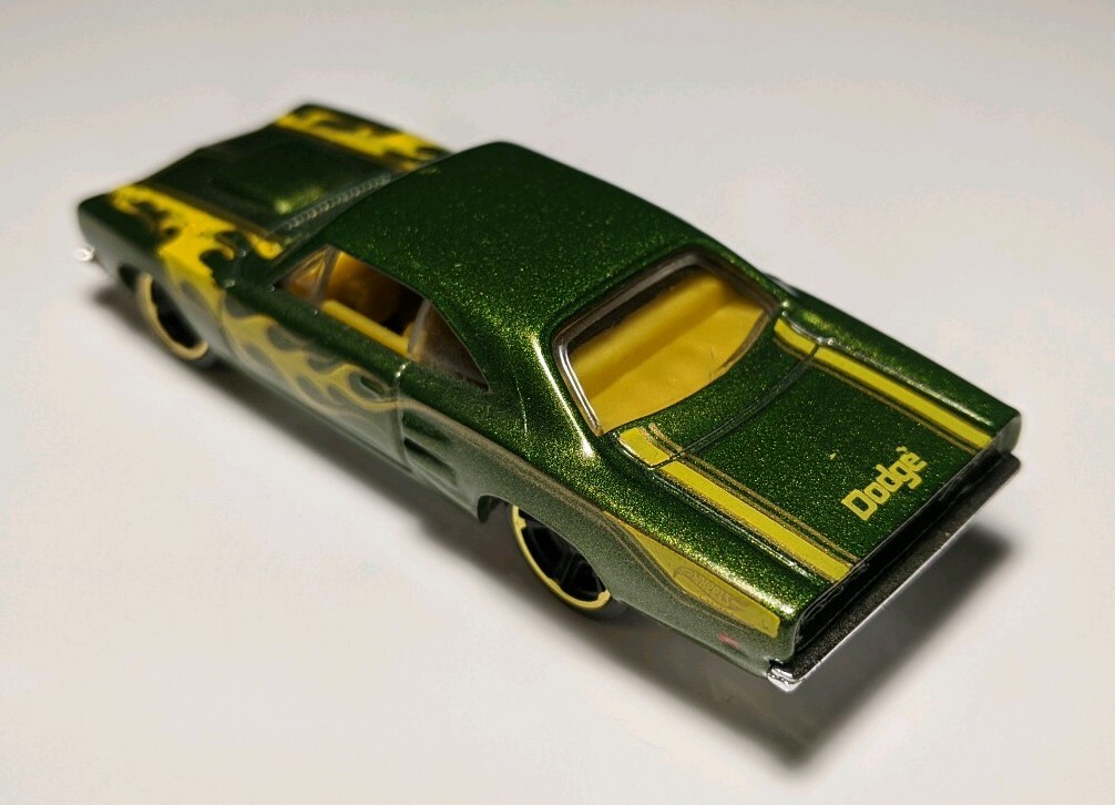 Hot Wheels 69 Dodge Coronet Super Bee Green with Flames 1/64