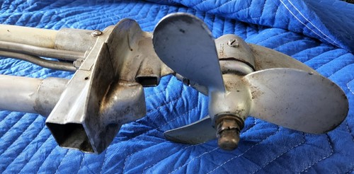 Vintage 1930s Johnson Model 200 Outboard Twin Stroke Motor - Picture 7 of 12