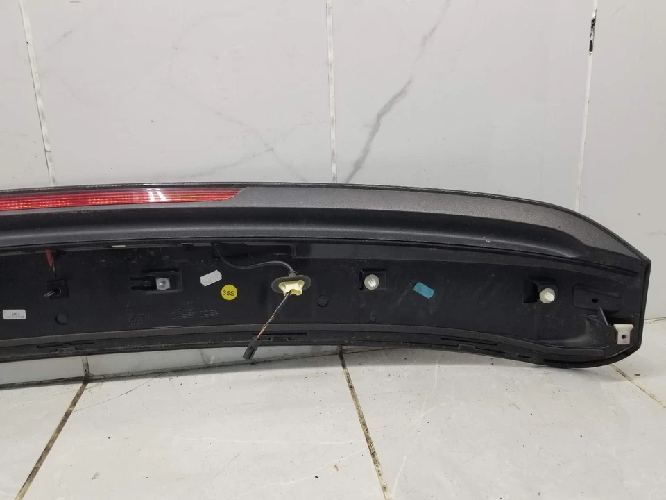 Alerón de puerta levadiza Audi Q5 2011 con tercera luz de freno #008405 Foto 2 de 4