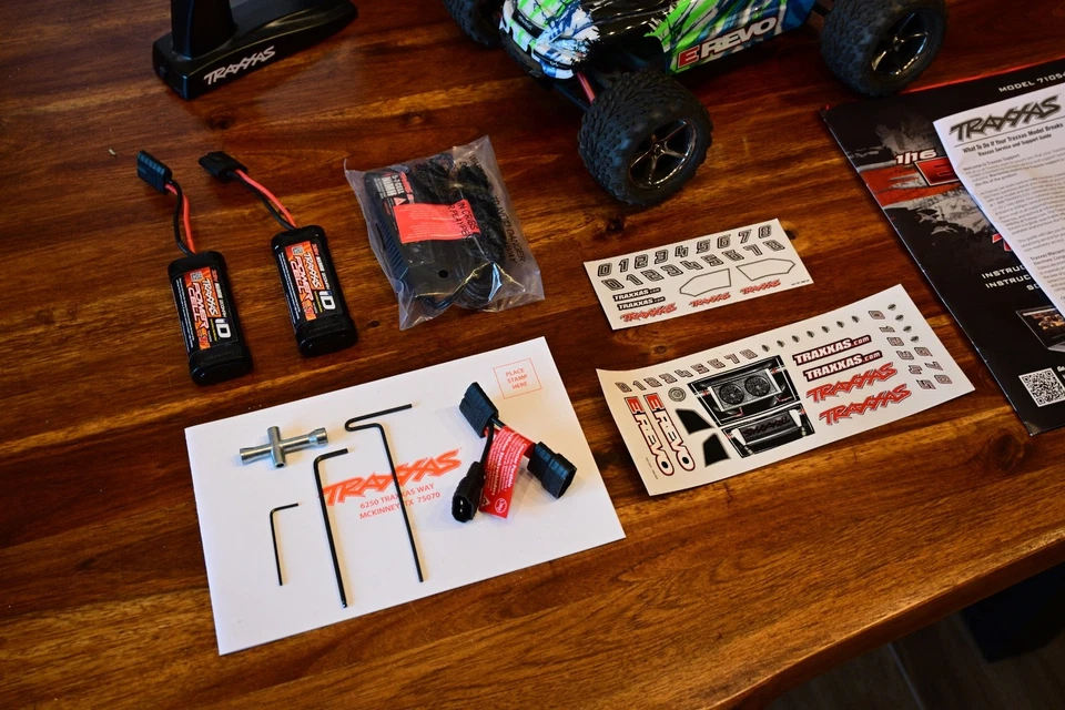 Traxxas E-Revo 71054 grün mit extra Zubehör (2. Akku, Y-Stecker) - Top-Zustand - Bild 3 von 4
