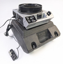 Kodak EKTAGraphic III AMT Slide Projector, Remote, Hard Case A