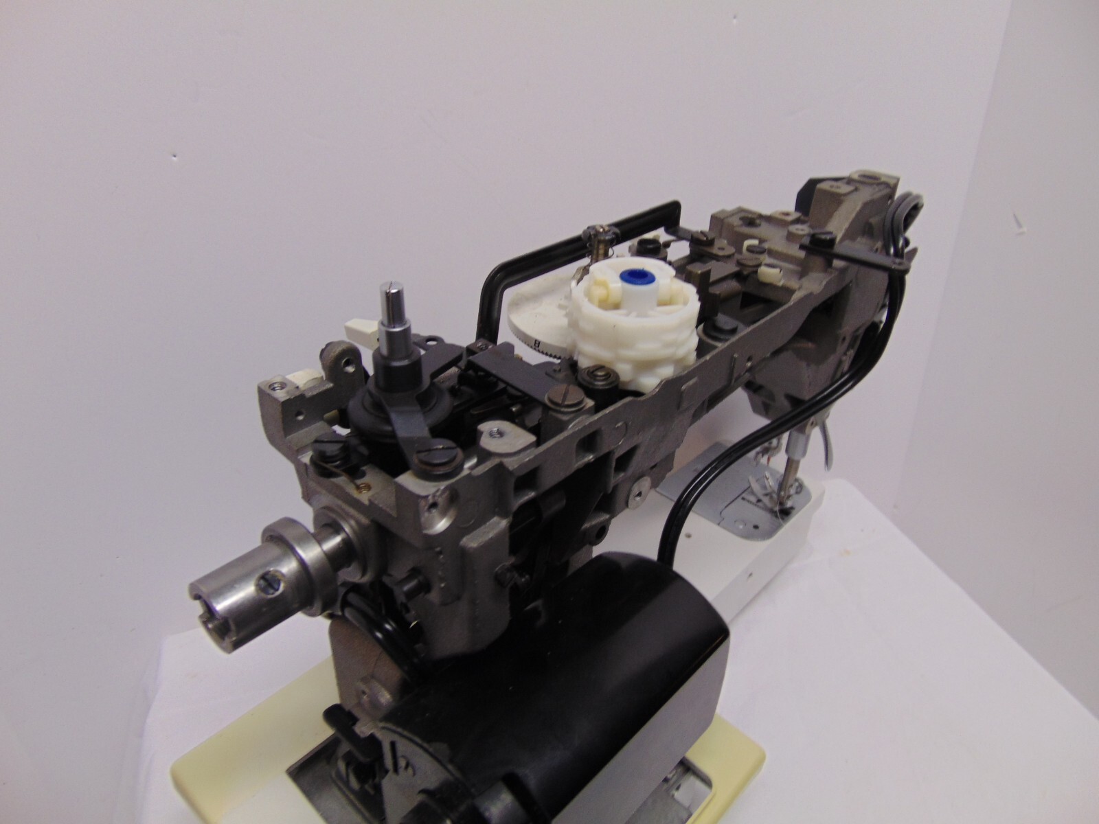 Vintage Singer Sewing Machine metal body guts with light & needle from