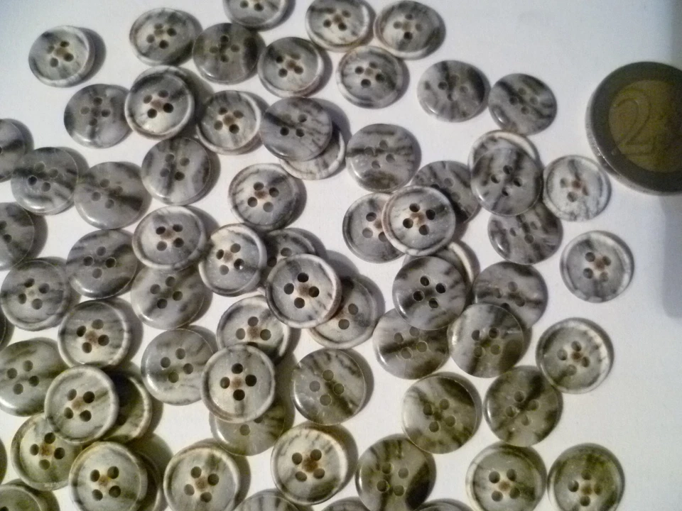 80 bottoni resina 4 fori camicia camicetta diametro 1,1 cm grigio sfumato corno - Immagine 2 di 4