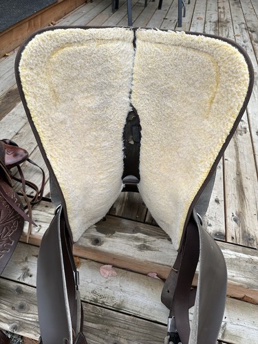 Horse Tack - 16” Wintec Western Saddle - Picture 8 of 9