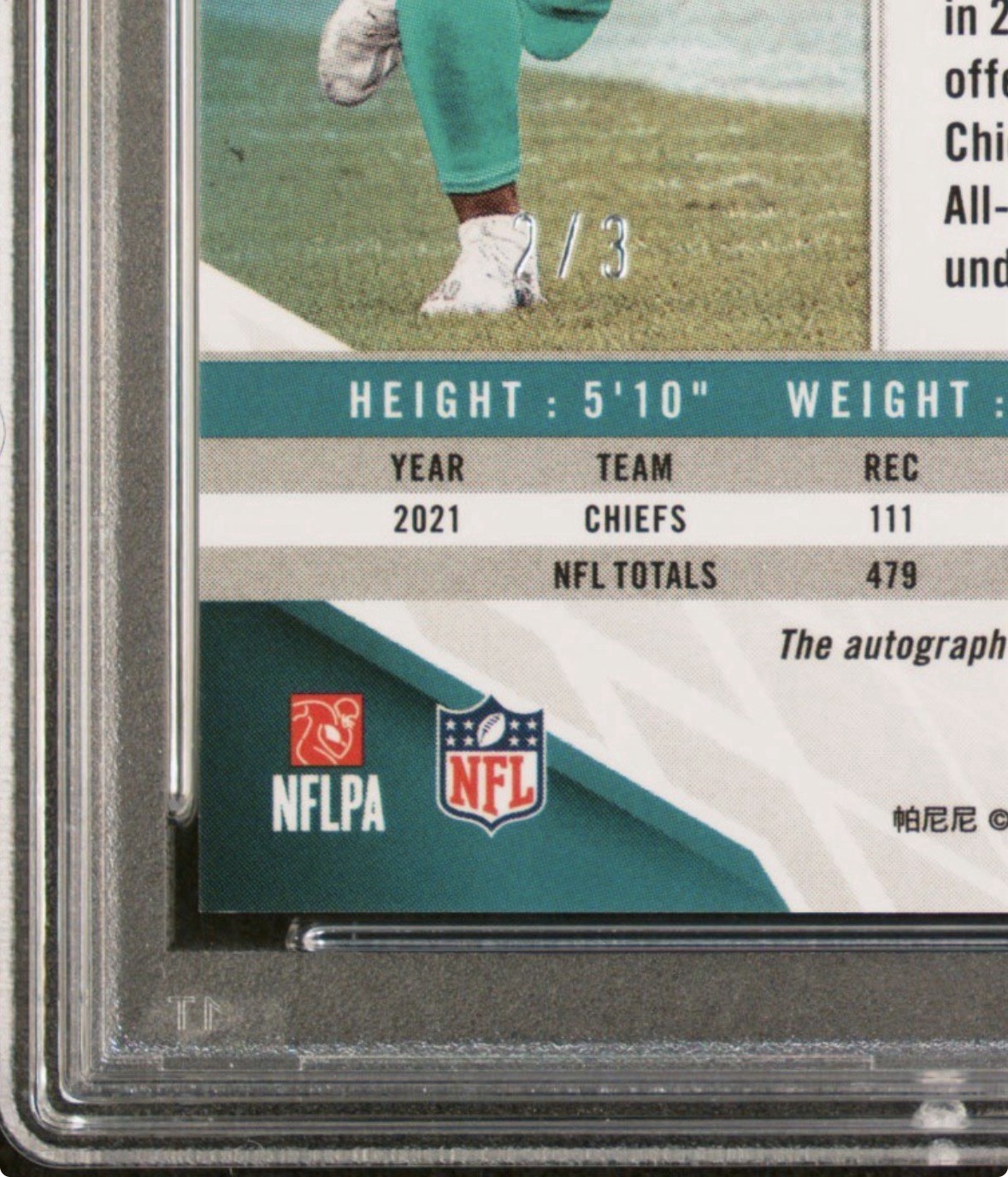 2022 Panini Phoenix #4 Tyreek Hill AUTOGRAPH-BLACK PSA 10 Gem Mint #02/3 Pop 2 view 3