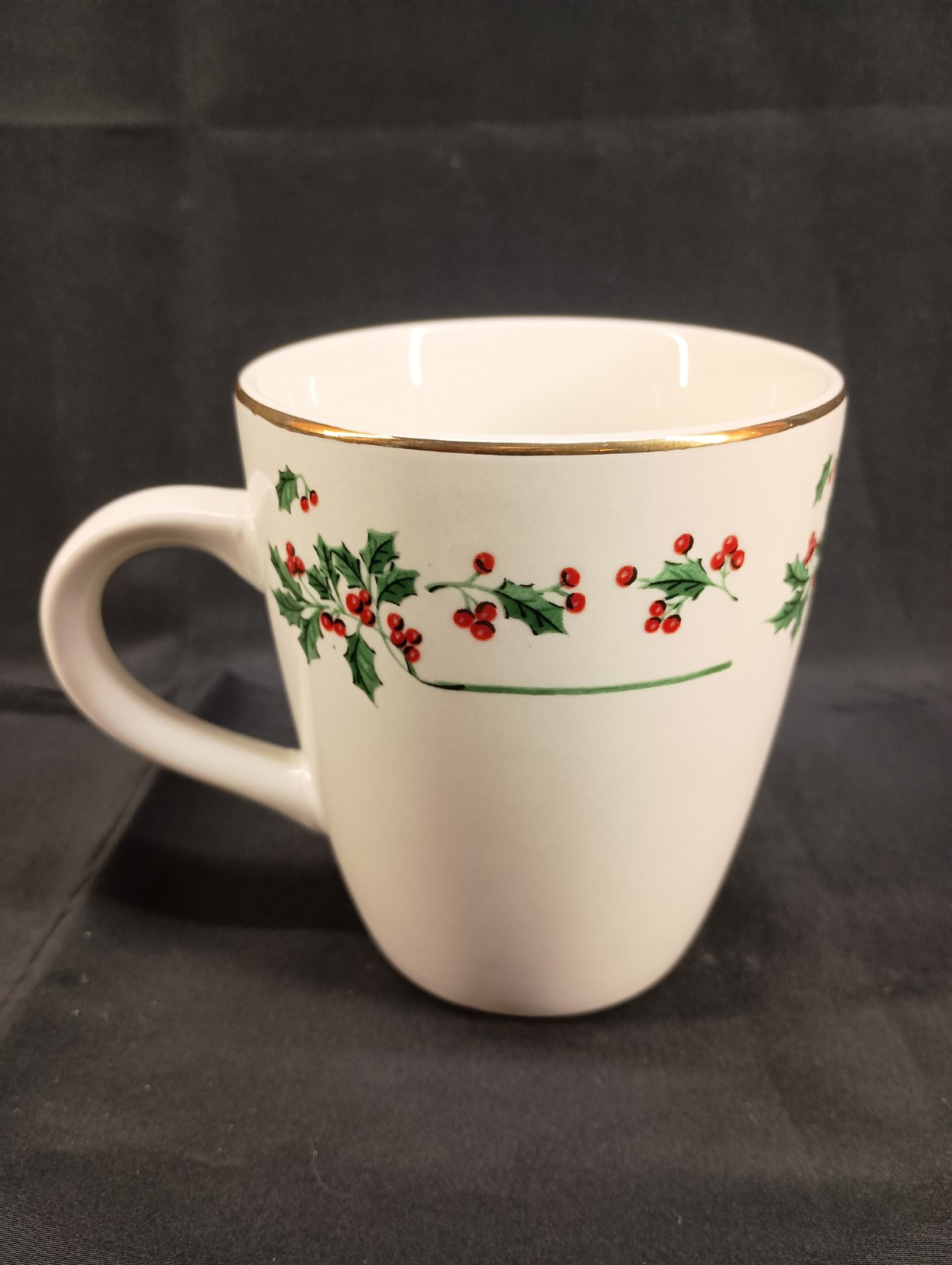Everyday Gibson Christmas Holiday Holly Berry Gold Trim 4 In Coffee Tea Mug Cup