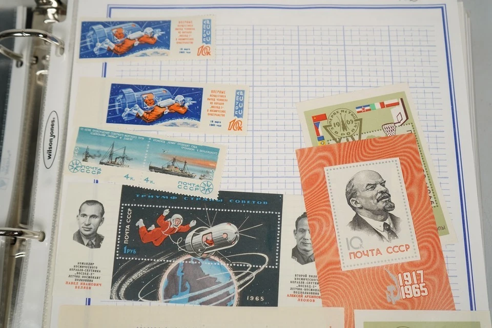 RUSSIA COLLECTION OF OVER 300 SOUVENIR SHEETS & 100 STAMPS IN ALBUM - Image 3 of 4
