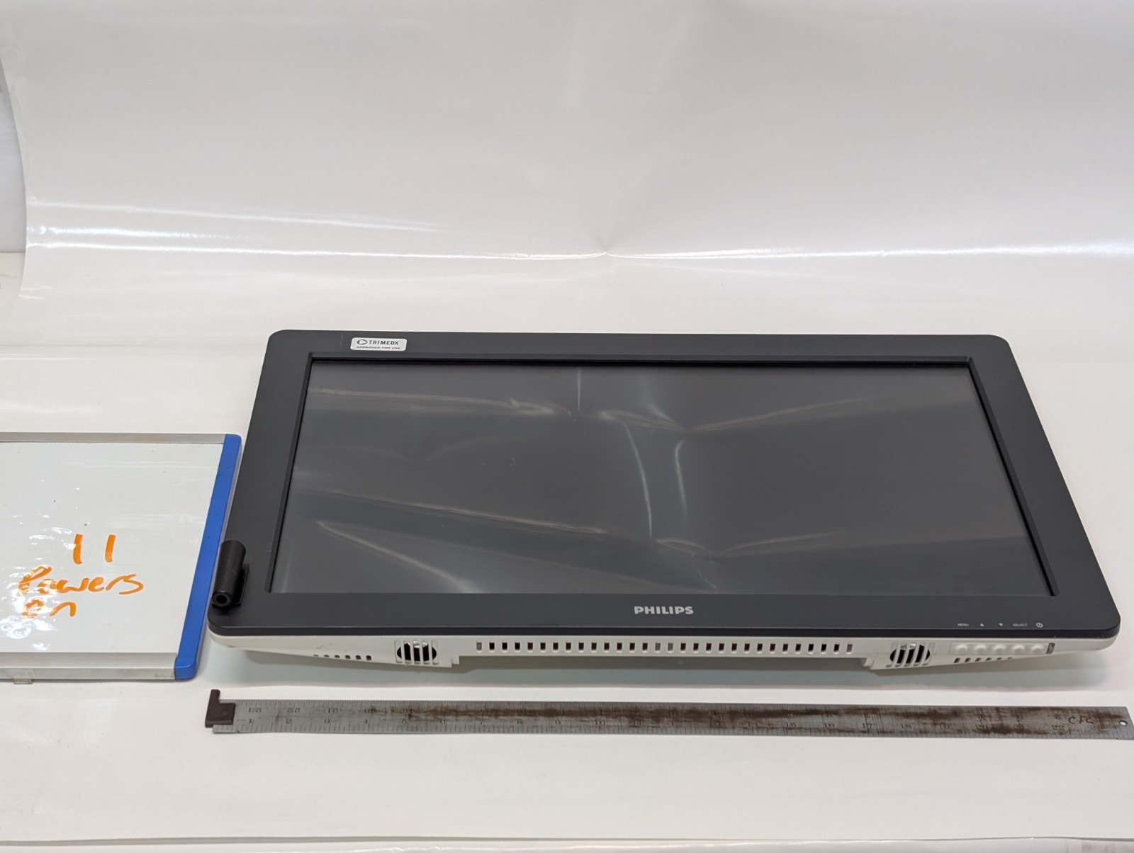 Philips ET2401L 24in touchscreen monitor Elo medical display as shown