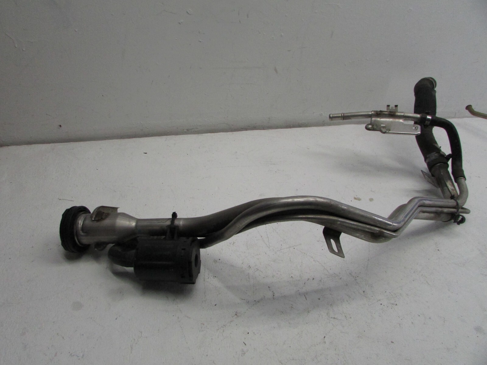 07-15 Jaguar X150 XK XKR Fuel Tank Lower Filler Hose Pipe 8W839047AD OEM