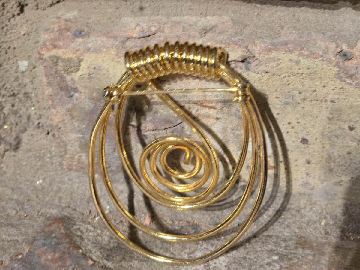 Vintage Brooch Spiral Wire Asymmetrical Gold Tone B621 Eclectic | eBay