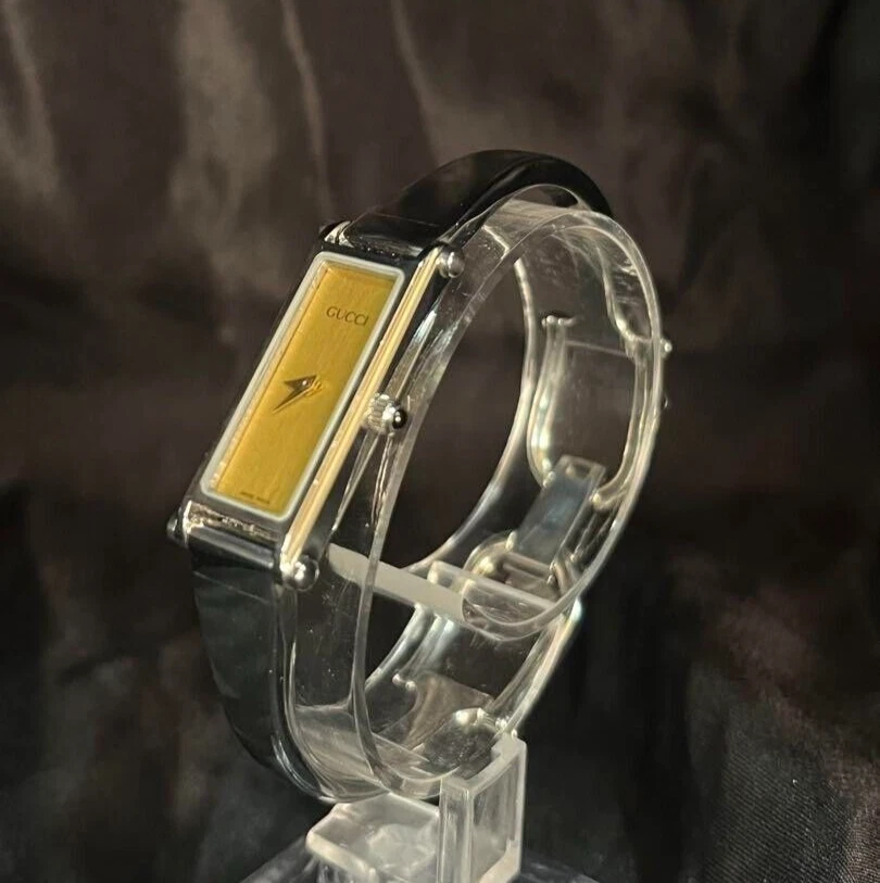 GUCCI 1500L Carré Quartz Or Argent Acier Inoxydable