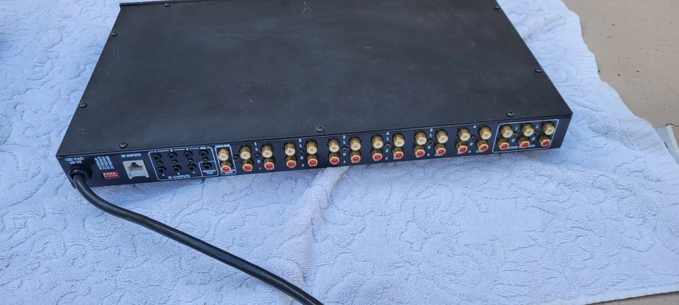 Controlador de preamplificador Elan Z 630/631 serie 1 - 3 zonas / 6 fuentes preamplificador Foto 2 de 2