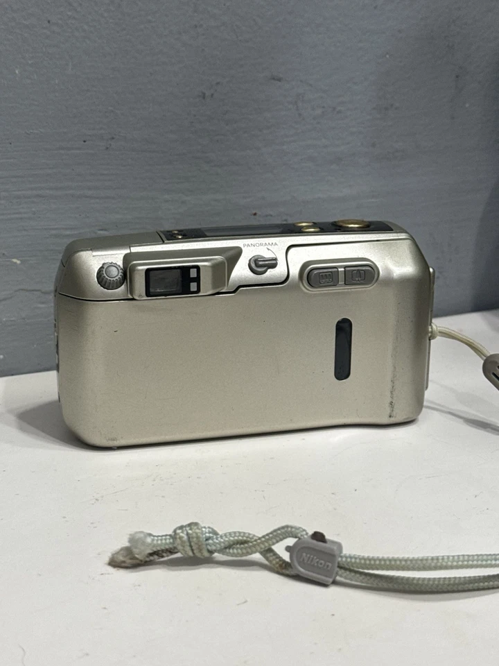 Cámara fotográfica compacta Nikon Lite Touch Zoom 130 ED QD 35 mm PARA REPUESTOS LEER Foto 3 de 4