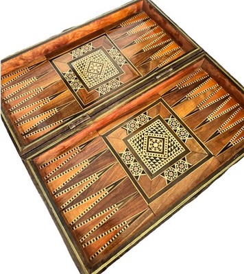 Handgefertigte Backgammon- & Schachbrettspielbox mit Holzintarsien klappbar