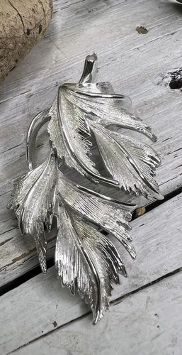 VINTAGE SIGNED LISNER BROOCH PIN  SILVER TONE LEAF COSTUME JEWELRY AS IS 🩶