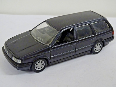 Schabak 1:43 VW Passat Variant No: 1015/1016 Dunkel blau Motorhaube Fehler Beule
