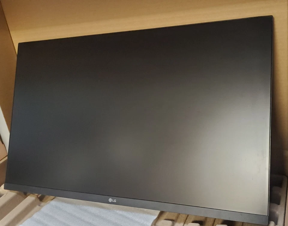 LG 27MC41D-BS 27'' IPS Full HD Monitor – 2 Units - Image 3 of 4
