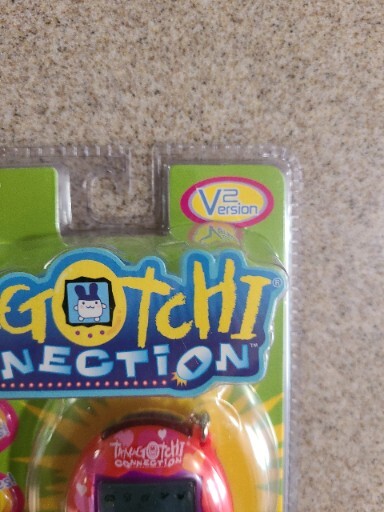 Tamagotchi Connection V2 BANDAI 2004 Red with Hearts SEALED BRAND NEW ...