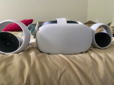 Oculus Quest 2 Virtual Reality Headset 128GB White Includes Controllers