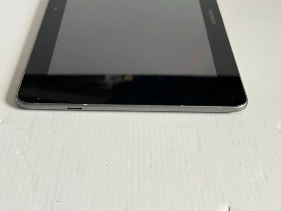 Samsung GT-P7510MA Galaxy Tab 10.1" Wifi Tablet - Image 3 of 4