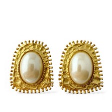 Orecchini Vintage Stile Etrusco Martellato Opaco Tono Oro Finta Perla Grandi Clip On