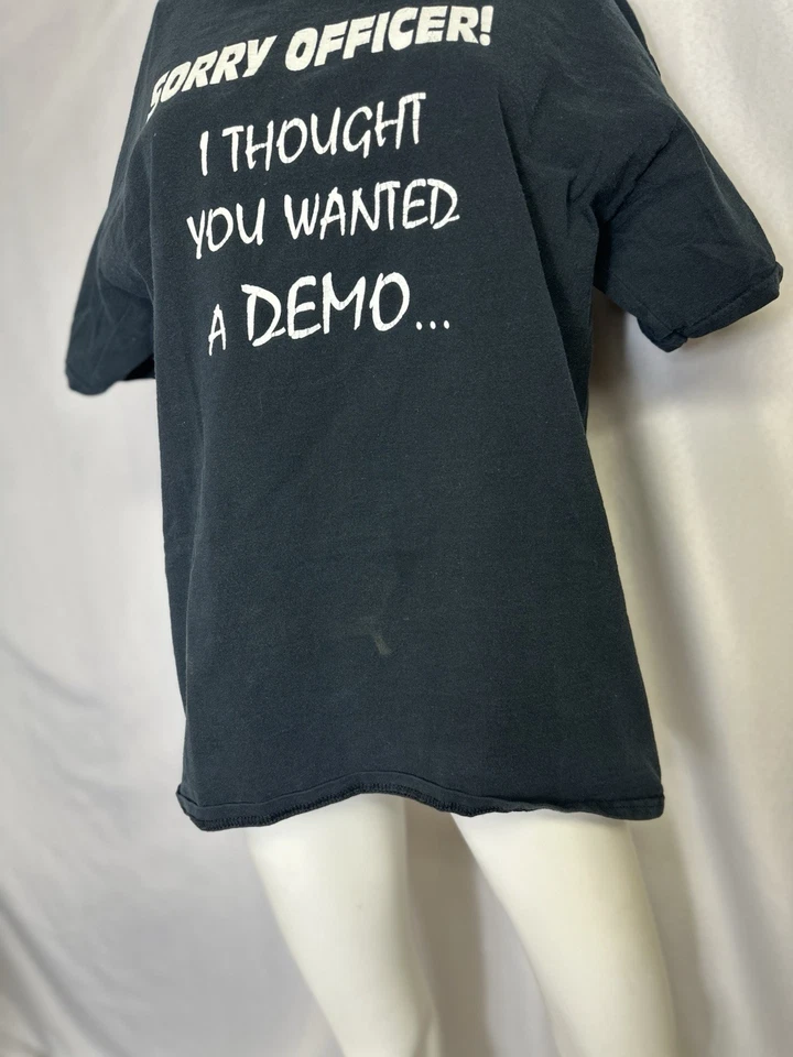 Subwoofer Bajo Sub Sonic Addiction Sorry Officer Camisa Negra Mediana De Colección Foto 2 de 3